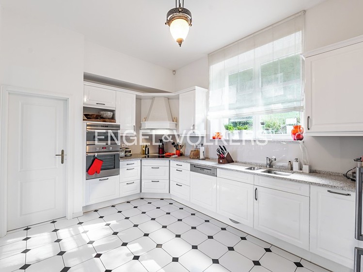 Pronájem vily 313 m², pozemek 1 555 m² - foto 3