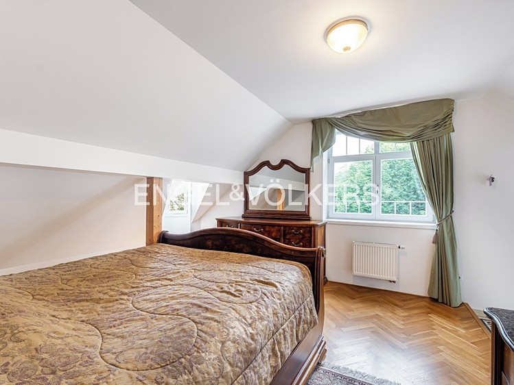 Pronájem vily 313 m², pozemek 1 555 m² - foto 8