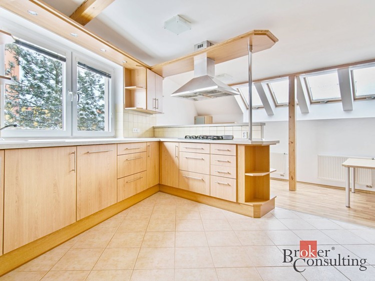 Pronájem rodinného domu 100 m², pozemek 136 m² - foto 1