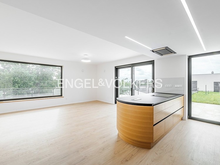 Pronájem rodinného domu 290 m², pozemek 500 m² - foto 2