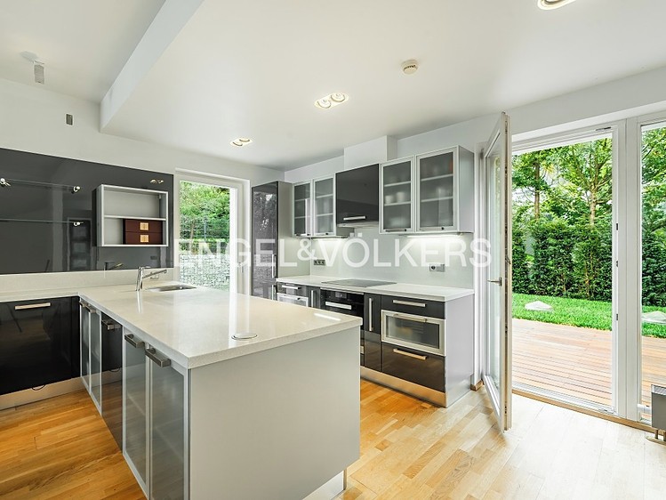 Pronájem rodinného domu 473 m², pozemek 608 m² - foto 2