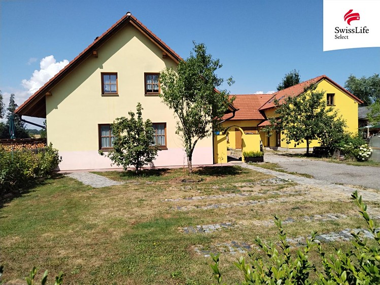 Pronájem rodinného domu 180 m², pozemek 679 m² - foto 1