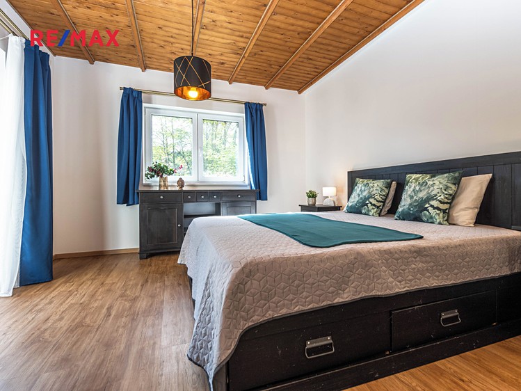 Pronájem rodinného domu 221 m², pozemek 182 m² - foto 2