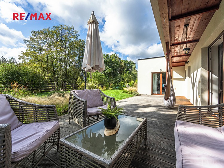 Pronájem rodinného domu 221 m², pozemek 182 m² - foto 8