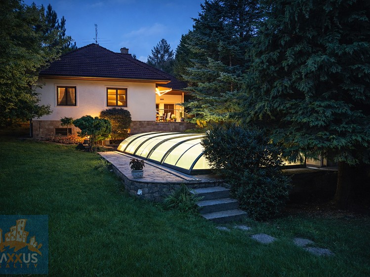 Pronájem rodinného domu 240 m², pozemek 929 m² - foto 1