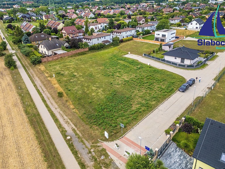 Prodej stavebního pozemku 825 m² - foto 1