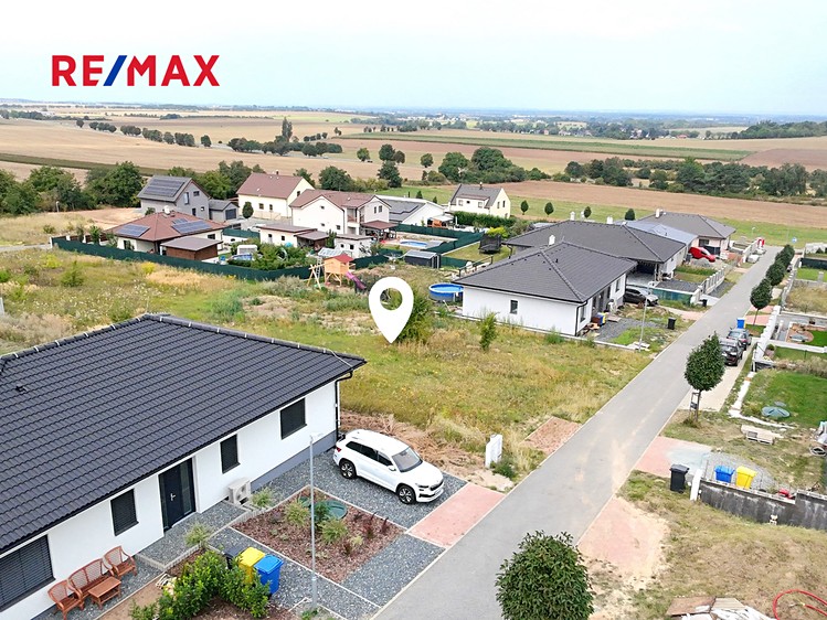 Prodej stavebního pozemku 952 m² - foto 1