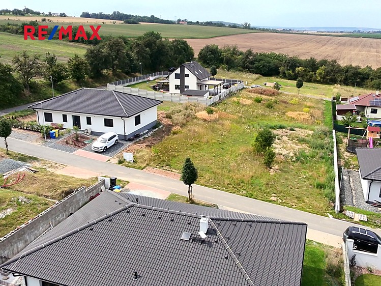 Prodej stavebního pozemku 952 m² - foto 2