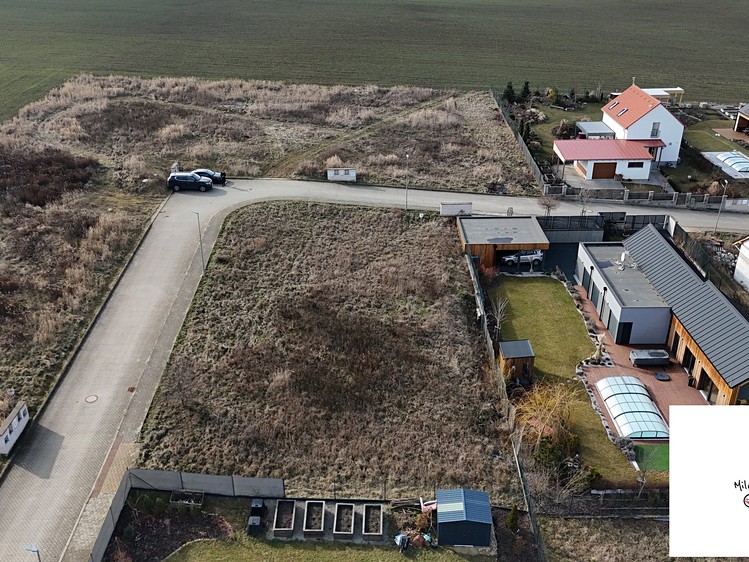 Prodej stavebního pozemku 1 000 m² - foto 3