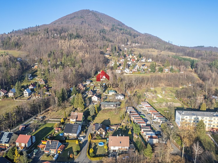 Prodej stavebního pozemku 1 353 m² - foto 1
