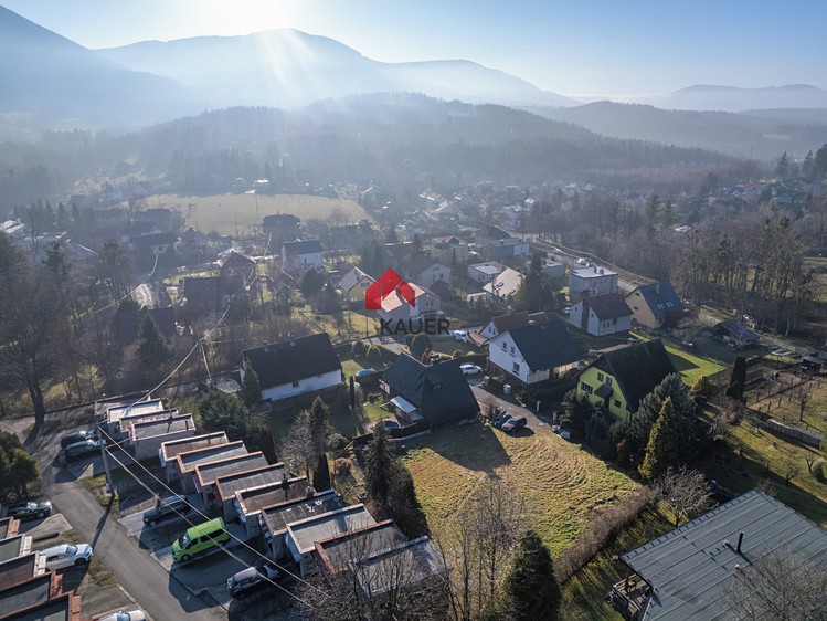 Prodej stavebního pozemku 1 353 m² - foto 5
