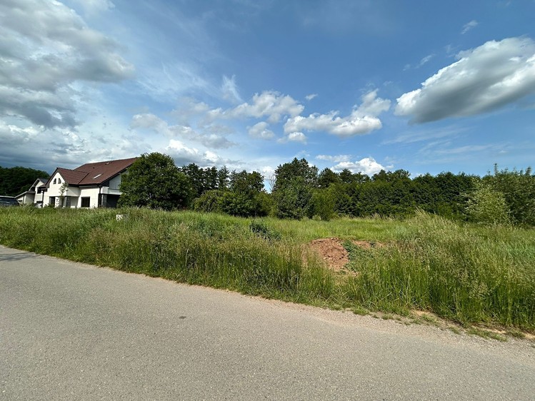 Prodej pozemku 758 m² - foto 1