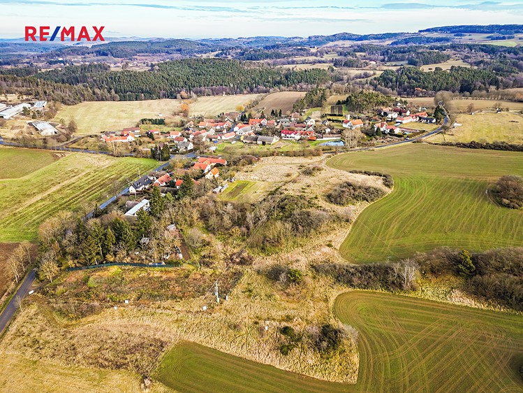Prodej stavebního pozemku 1 055 m² - foto 1