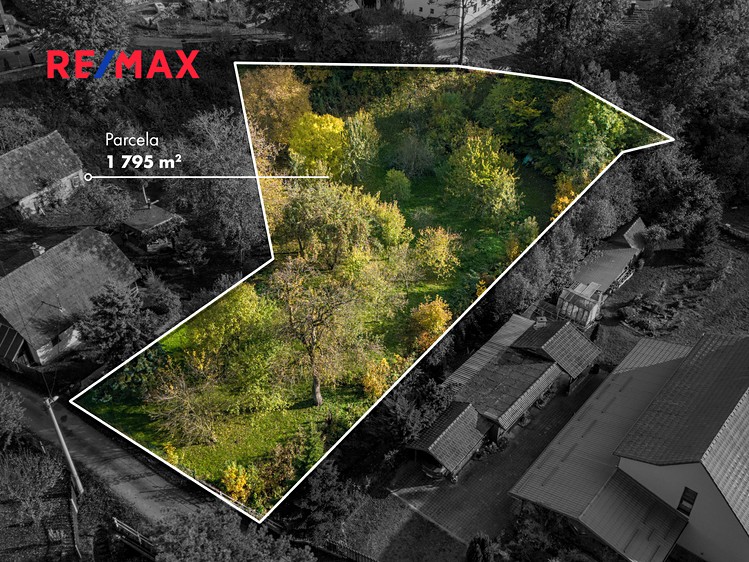 Prodej stavebního pozemku 1 693 m² - foto 1