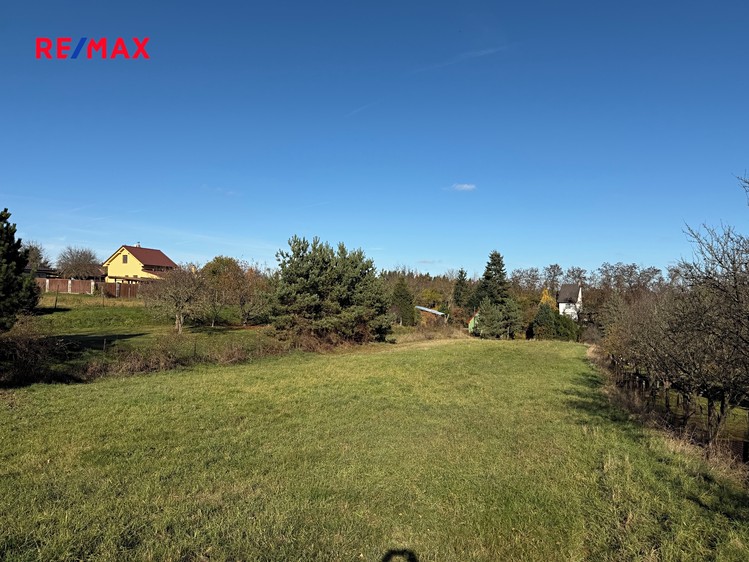 Prodej stavebního pozemku 2 142 m² - foto 2