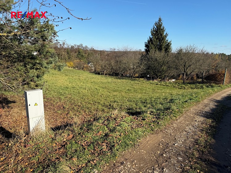 Prodej stavebního pozemku 2 142 m² - foto 3