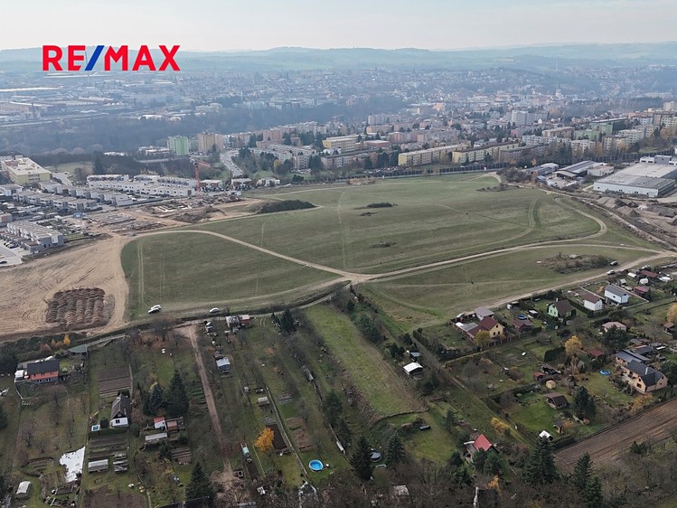 Prodej stavebního pozemku 2 142 m² - foto 6