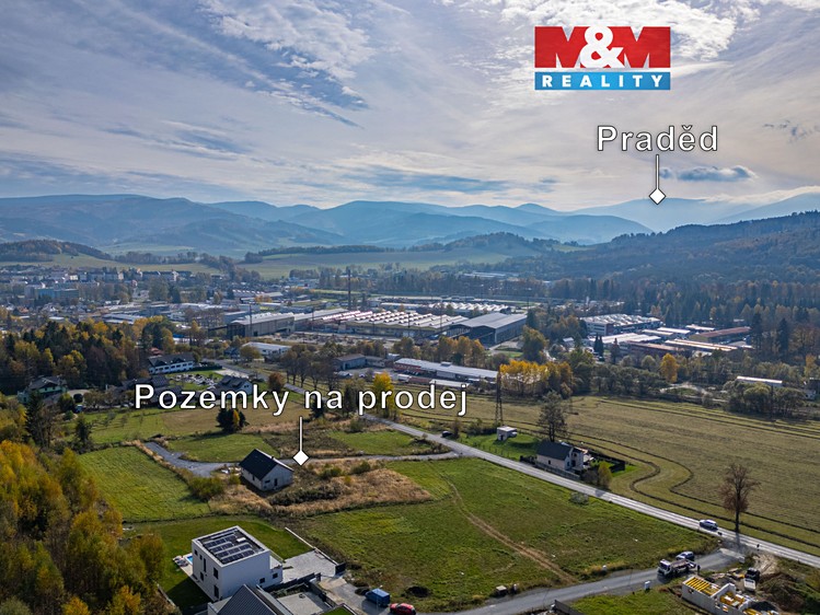 Prodej stavebního pozemku 988 m² - foto 1