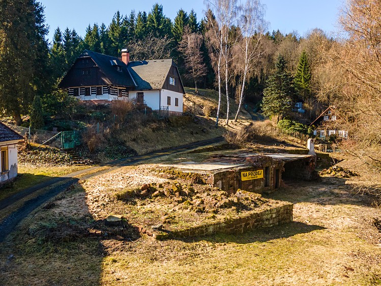 Prodej stavebního pozemku 651 m² - foto 1