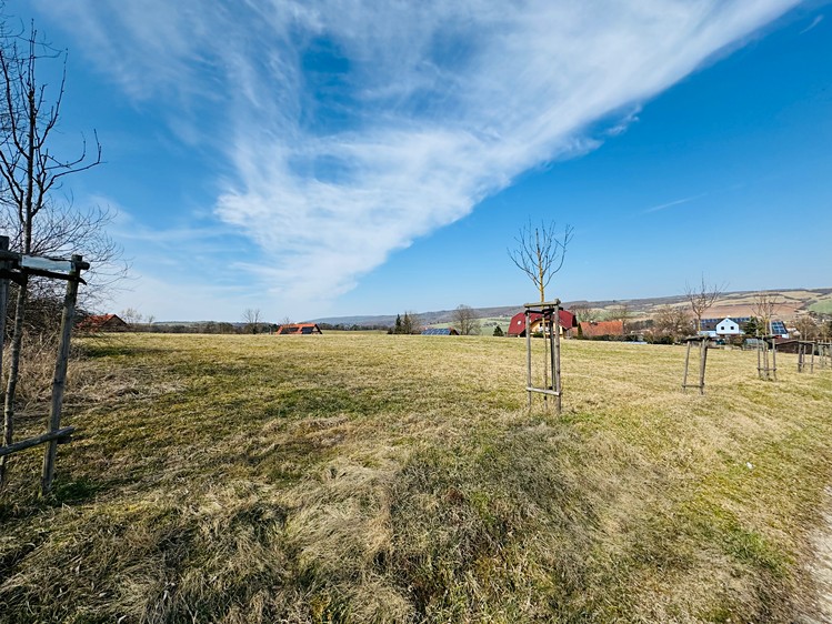 Prodej stavebního pozemku 1 880 m² - foto 1