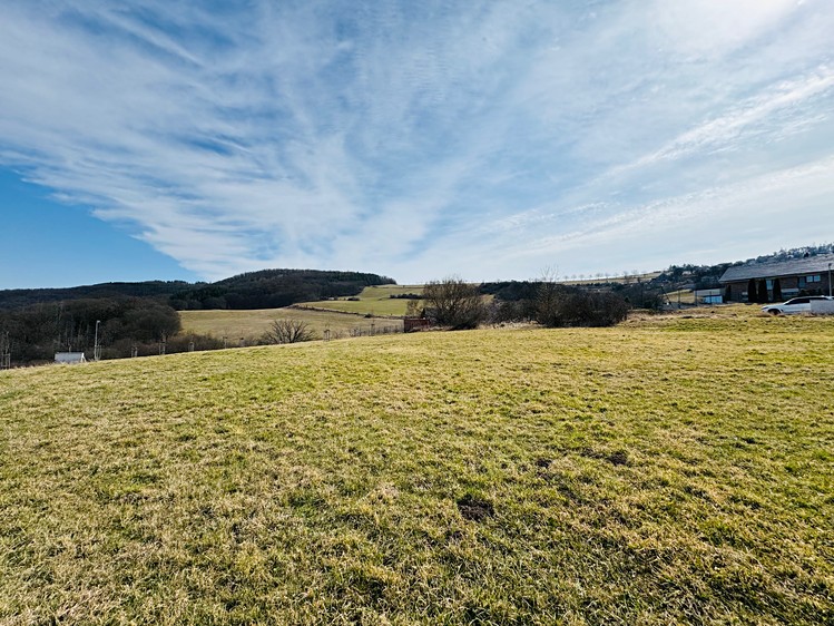 Prodej stavebního pozemku 1 880 m² - foto 2