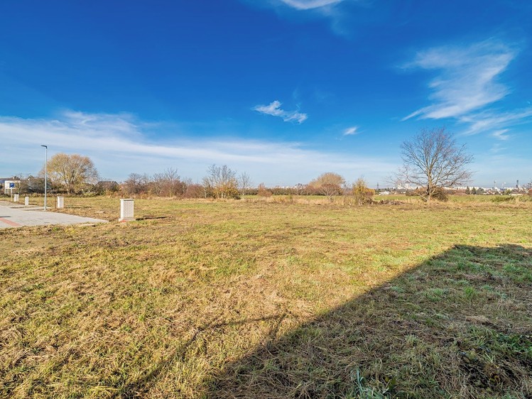 Prodej stavebního pozemku 1 075 m² - foto 3