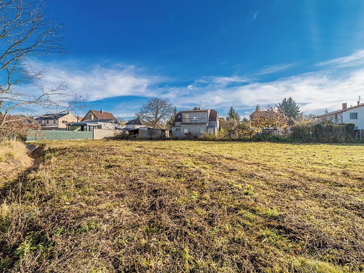 Prodej stavebního pozemku 1 075 m² - foto 4
