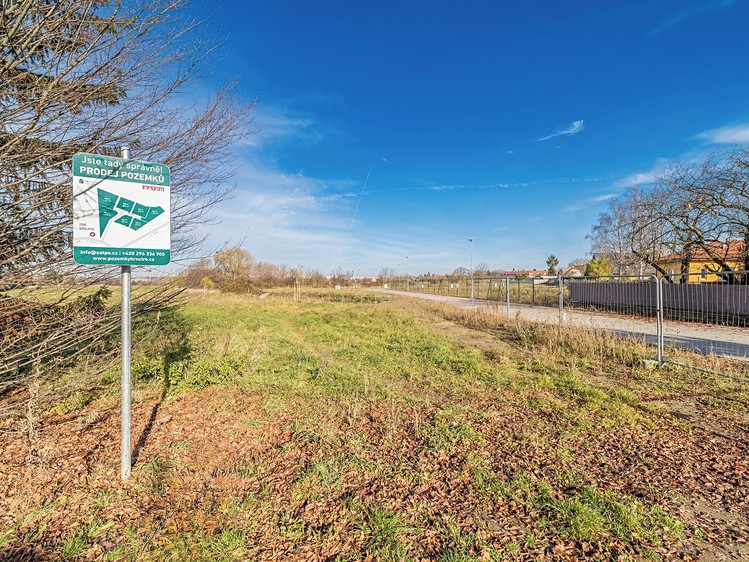 Prodej stavebního pozemku 1 075 m² - foto 8