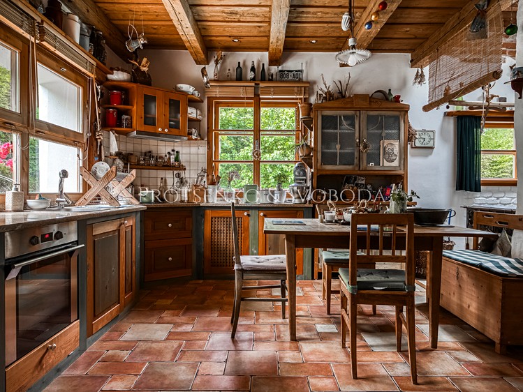 Prodej ubytovacího zařízení 130 m² - foto 1