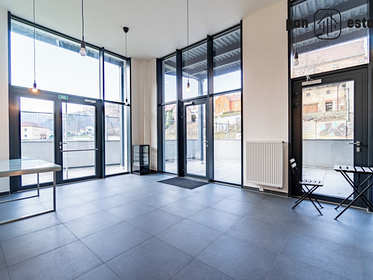 Prodej obchodního prostoru 63 m² - foto 1