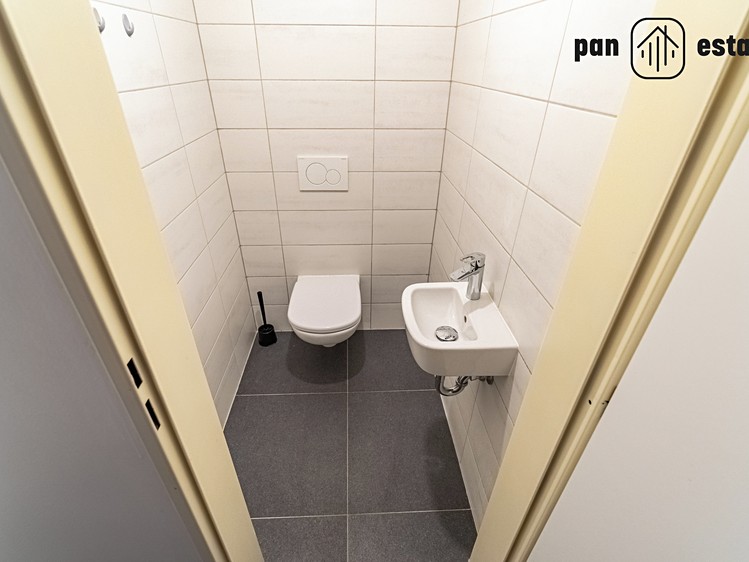 Prodej obchodního prostoru 63 m² - foto 4
