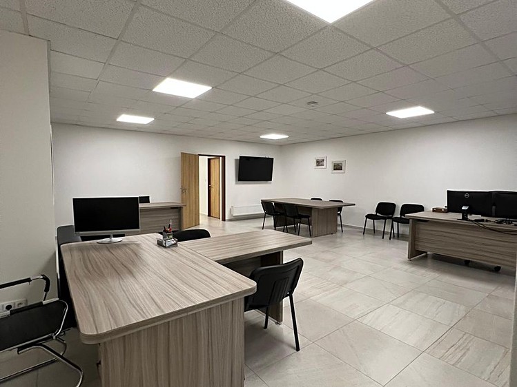 Prodej kanceláře 92 m² - foto 2