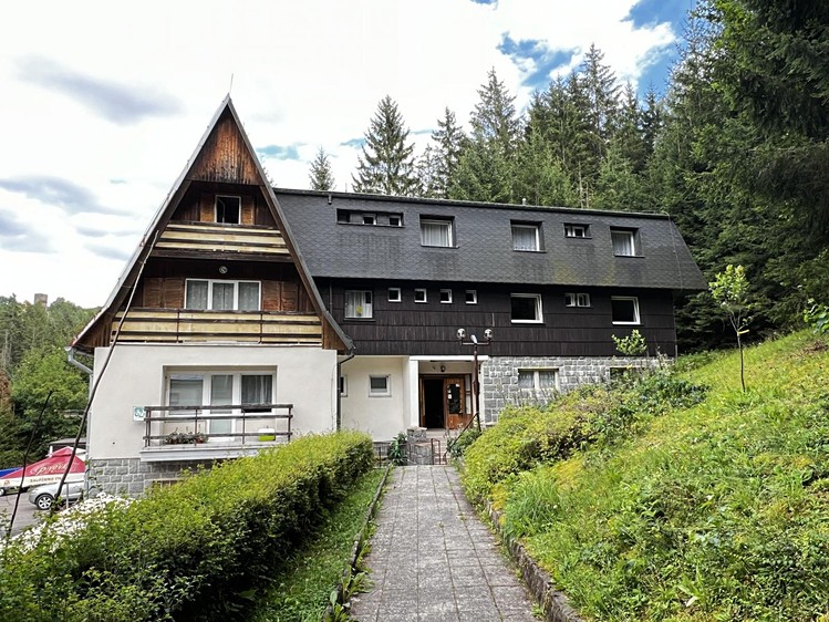 Prodej ubytovacího zařízení 1 200 m² - foto 1