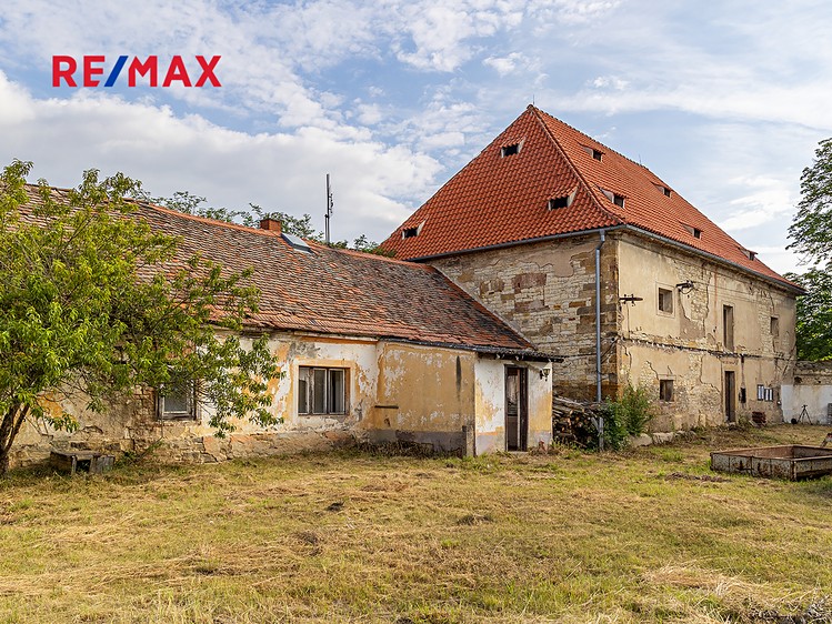 Prodej zemědělského objektu 2 500 m² - foto 1