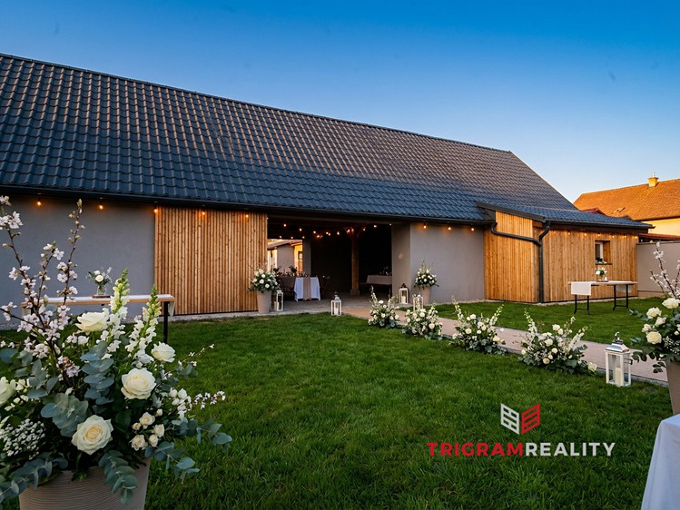 Prodej komerční nemovitosti 117 m² - foto 1