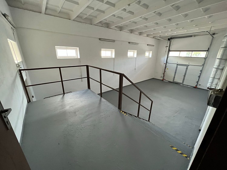 Prodej výrobní haly, prostoru 210 m² - foto 2