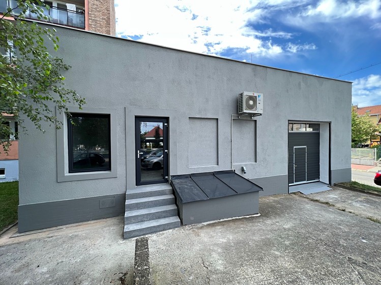 Prodej obchodního prostoru 210 m² - foto 2