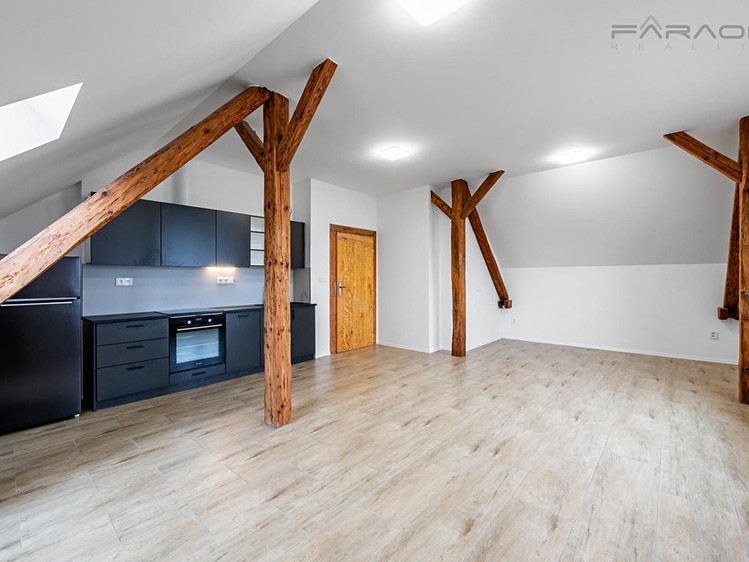 Prodej komerční nemovitosti 550 m² - foto 2