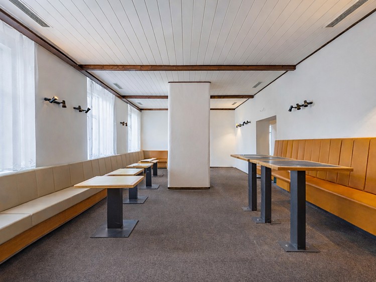 Prodej obchodního prostoru 200 m² - foto 1