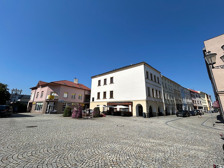 Prodej podílu 1/2 obchodního prostoru 450 m² - foto 4
