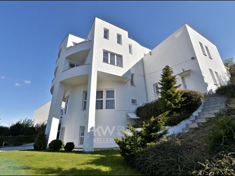 Pronájem kanceláře 839 m² - foto 1