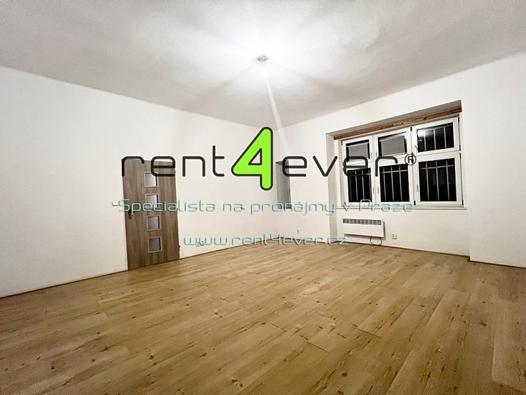 Pronájem kanceláře 30 m² - foto 1