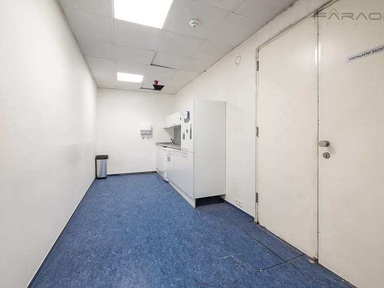 Pronájem kanceláře 295 m² - foto 8