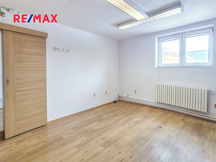 Pronájem kanceláře 32 m² - foto 3