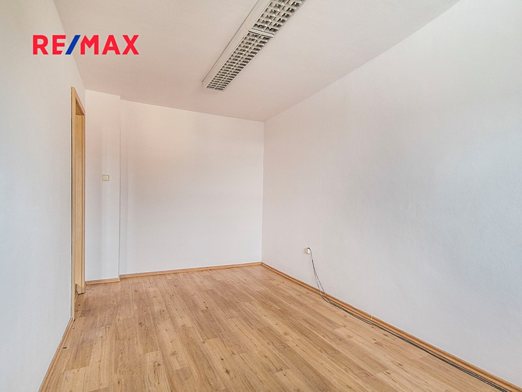 Pronájem kanceláře 32 m² - foto 7