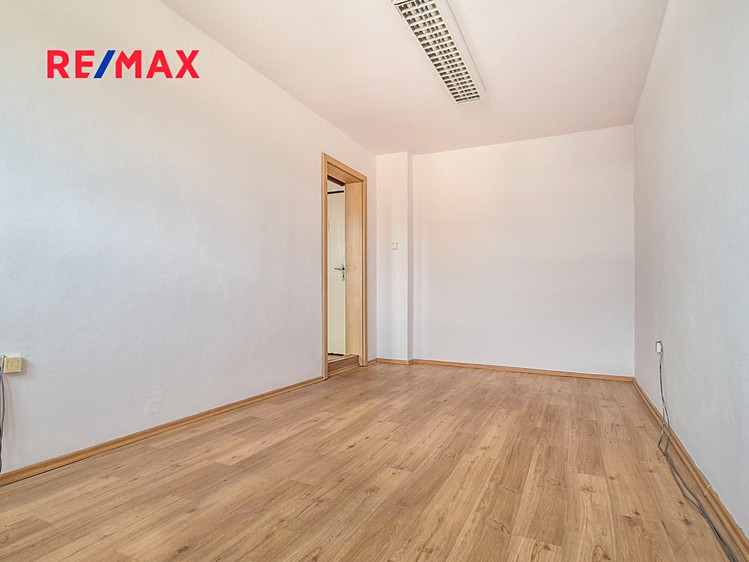 Pronájem kanceláře 32 m² - foto 8