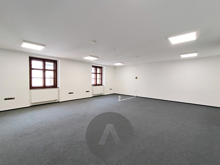 Pronájem kanceláře 56 m² - foto 5
