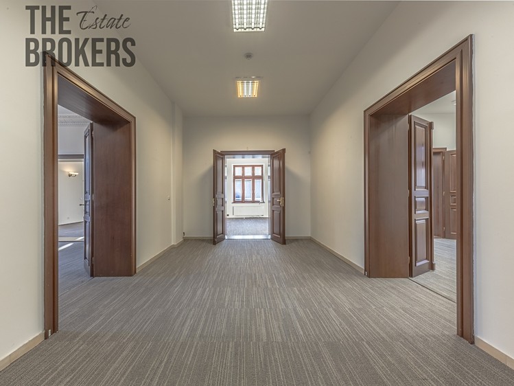 Pronájem kanceláře 230 m² - foto 1