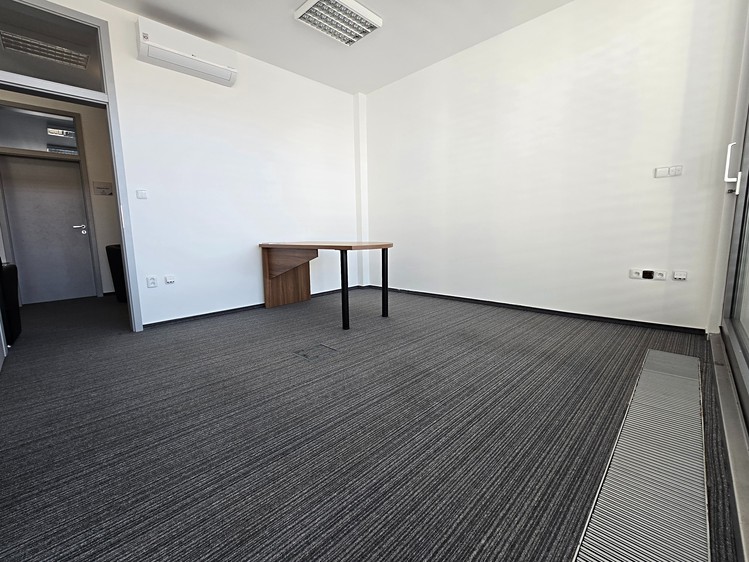 Pronájem kanceláře 25 m² - foto 5