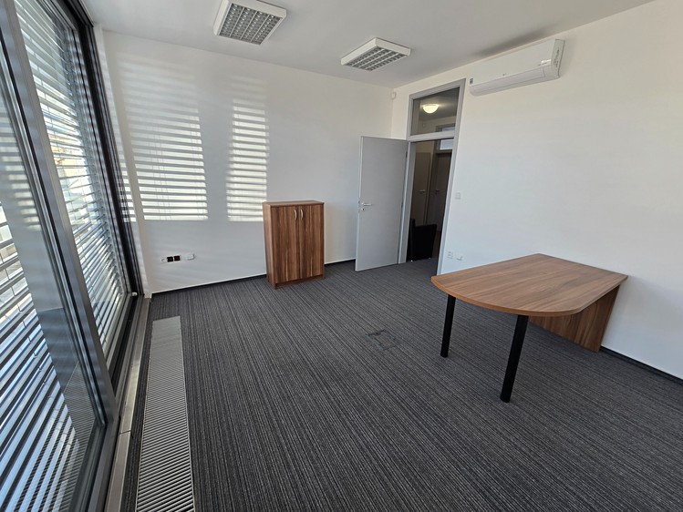 Pronájem kanceláře 25 m² - foto 8